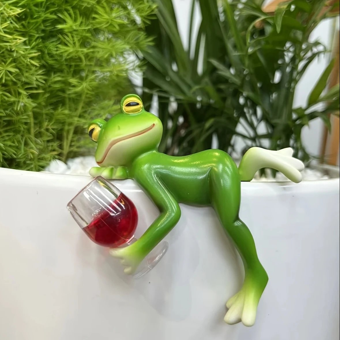 🔥 GORĄCA WYPRZEDAŻ 🐸🍷 Wisząca ozdoba do doniczki – Żaba